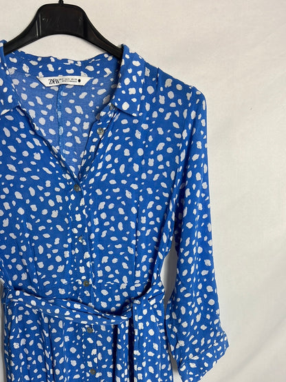 ZARA. Vestido midi azul y blanco camisero. T S