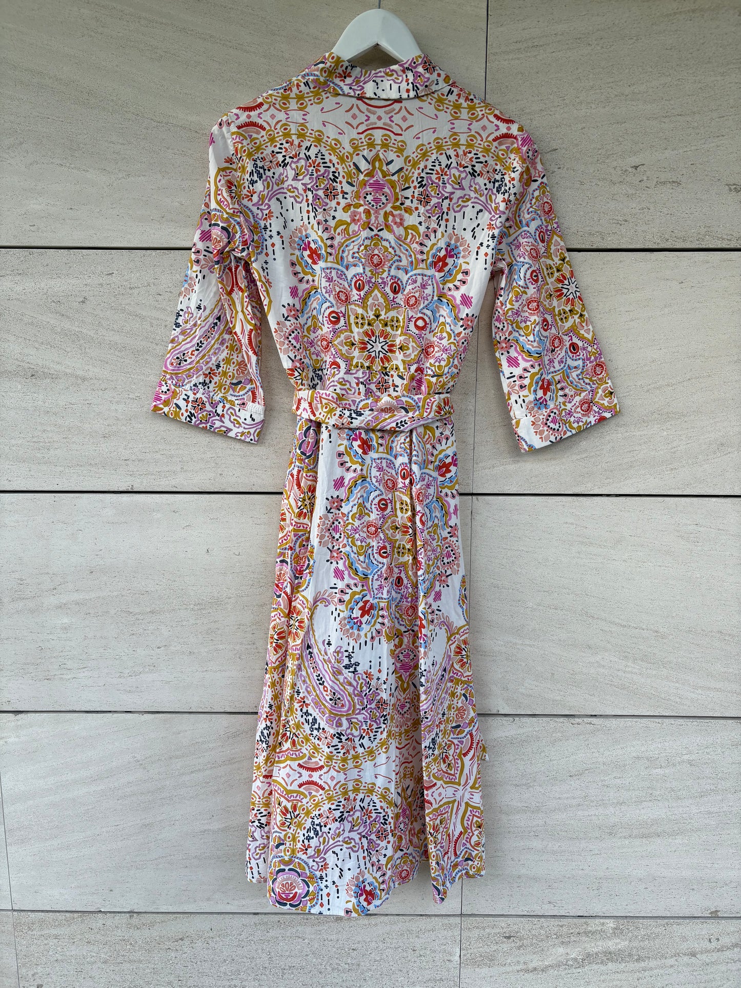 ZARA. Vestido camisero estampado multicolor. T S