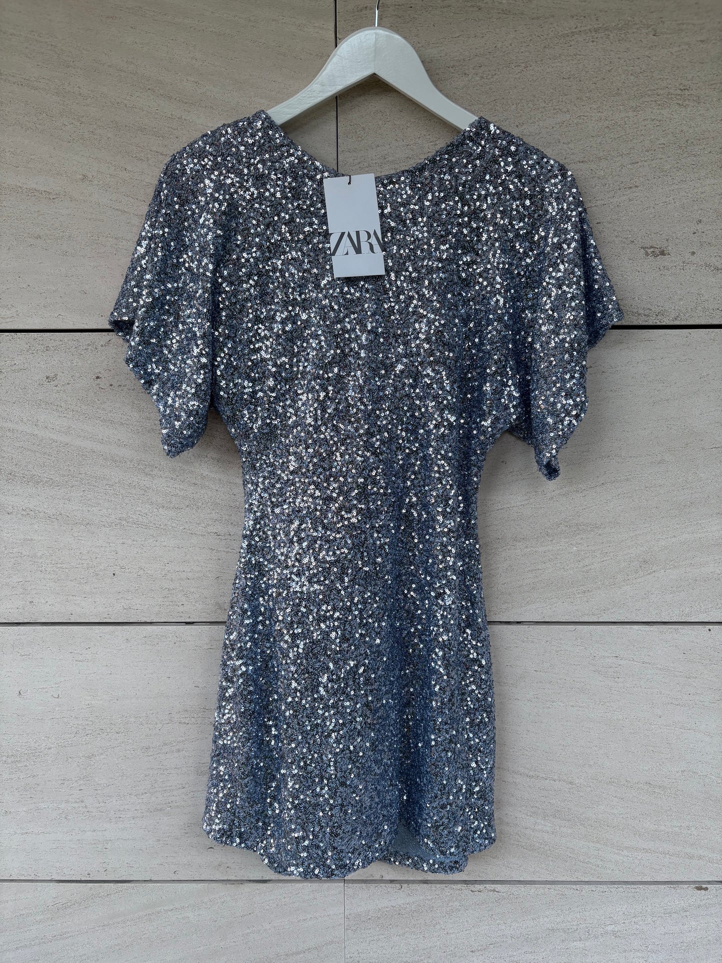 ZARA. Vestido corto lentejuelas espalda