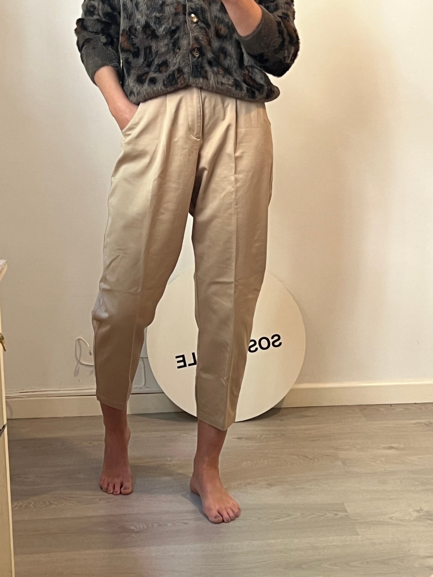 ZARA. Pantalón beige pinzas. T 36