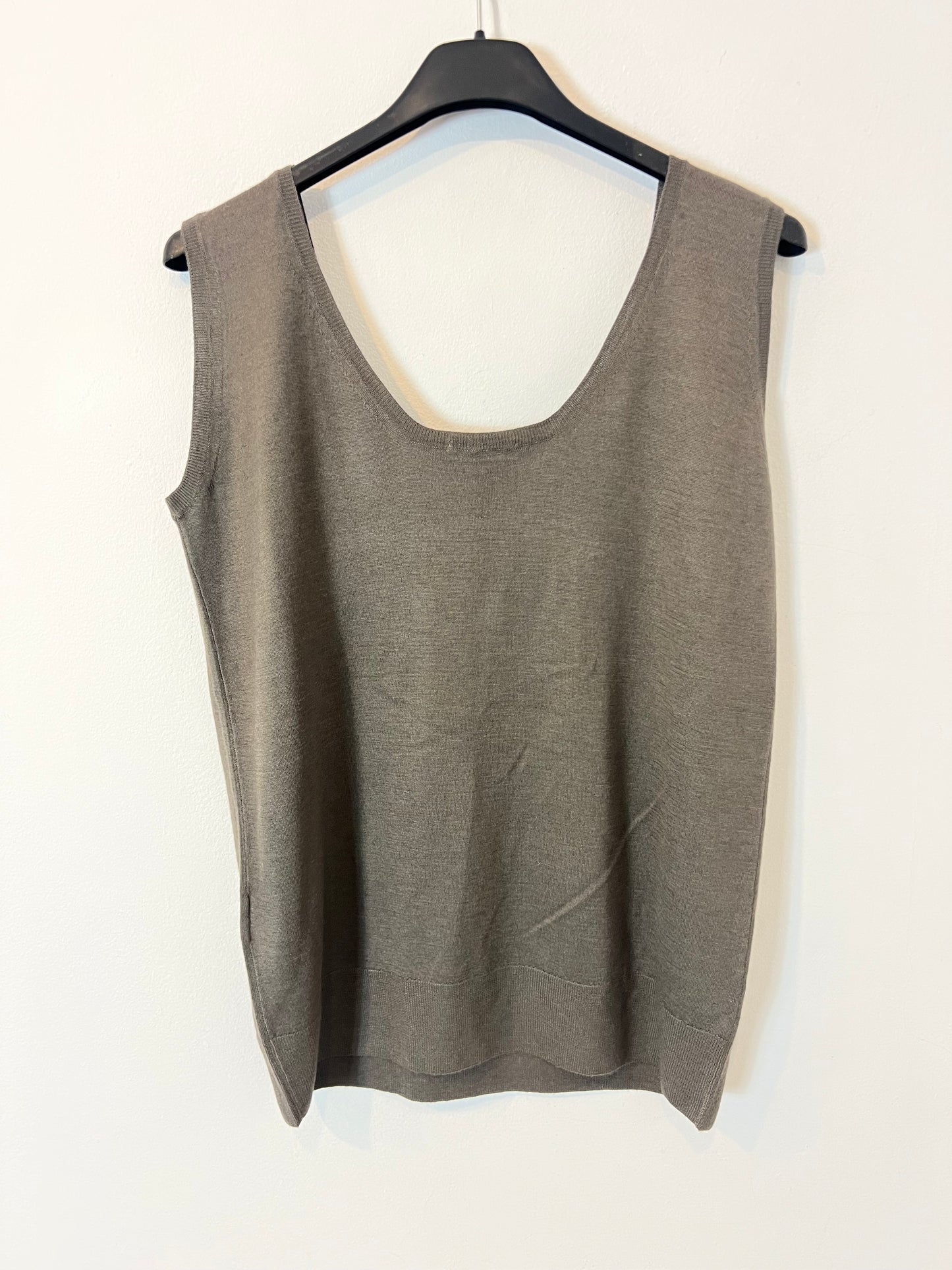 CRUCIANI. Top seda y cashmere verde caza. T 44(M)