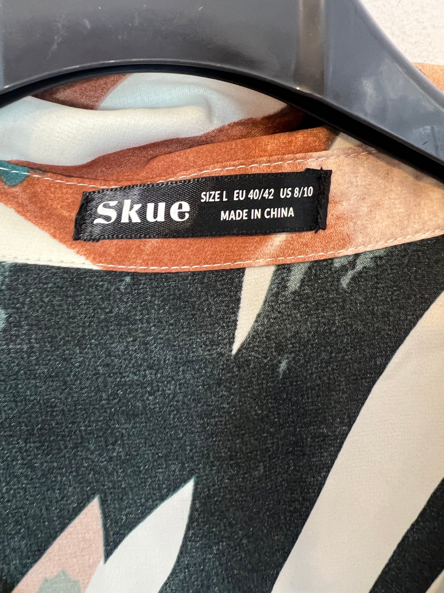 SKUE. Vestido camisero estampado. T L