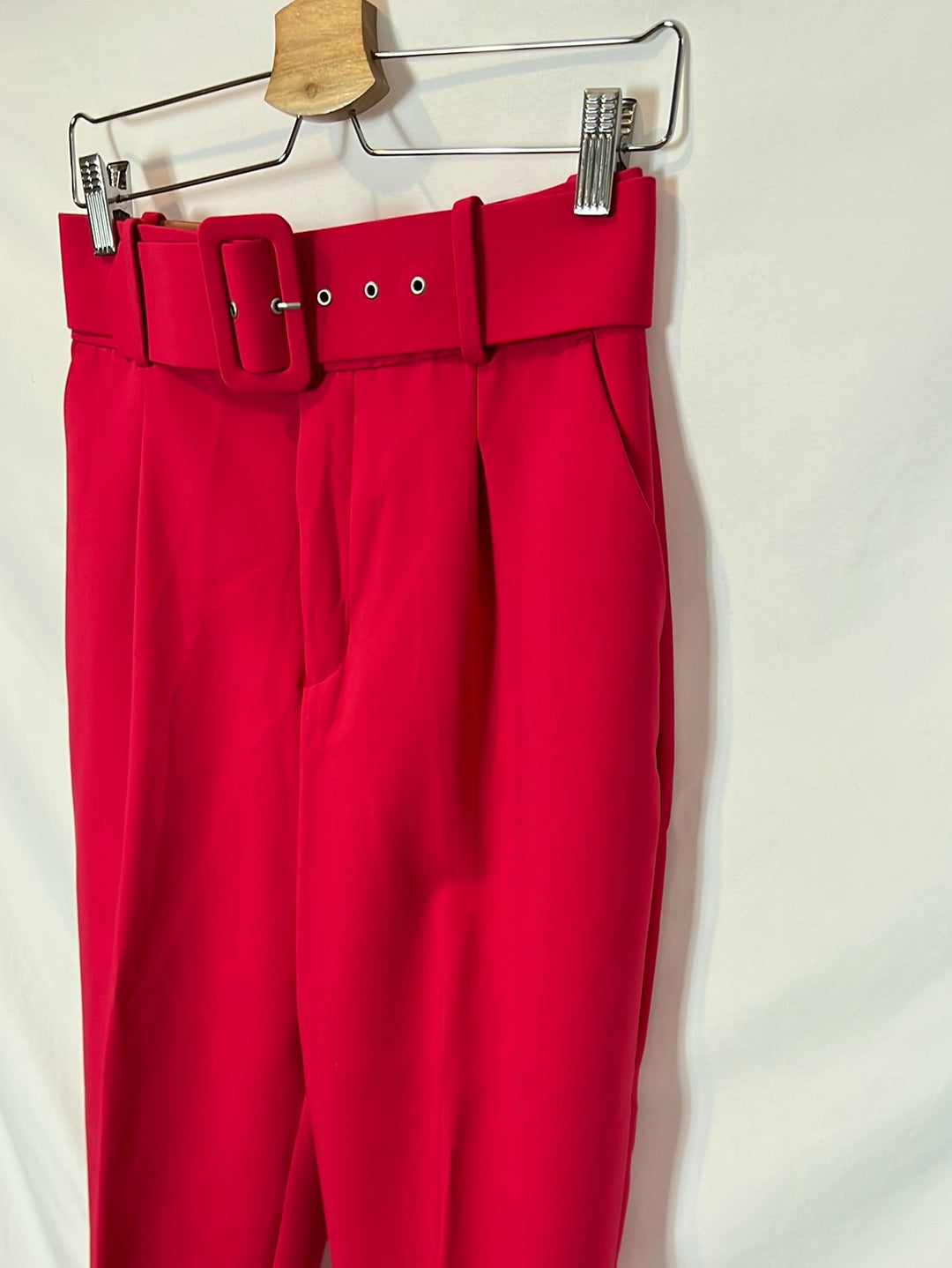 ZARA. Pantalón pinza rosa fucsia. T S