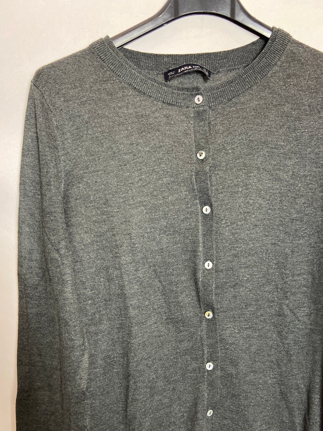 ZARA. Cárdigan punto gris. T.s