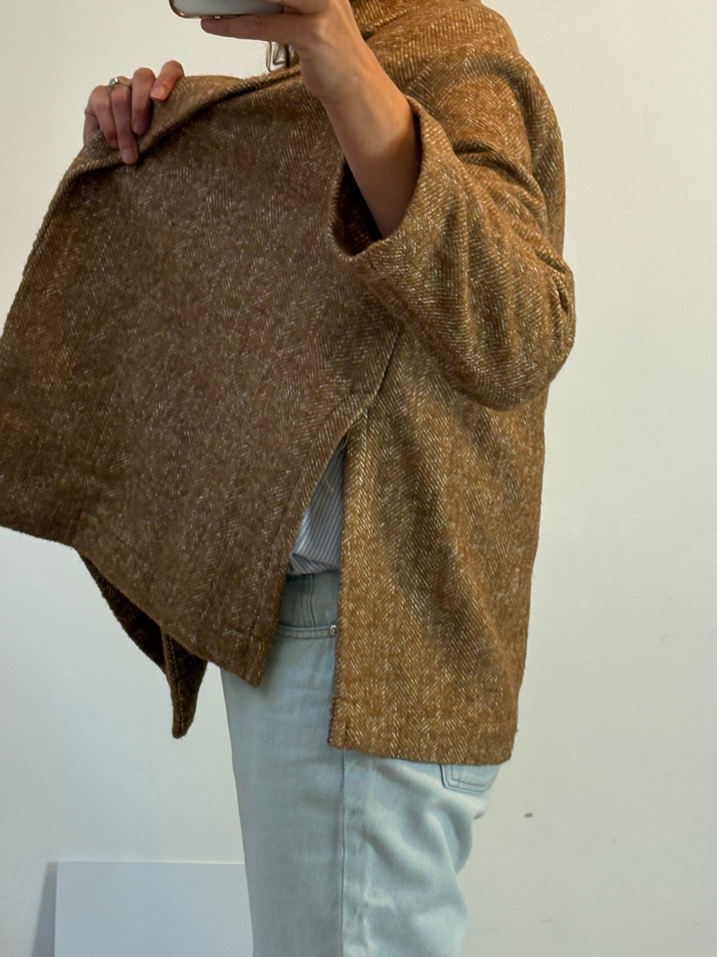 THE NEW SOCIETY. Chaqueta camel espiga lana aberturas