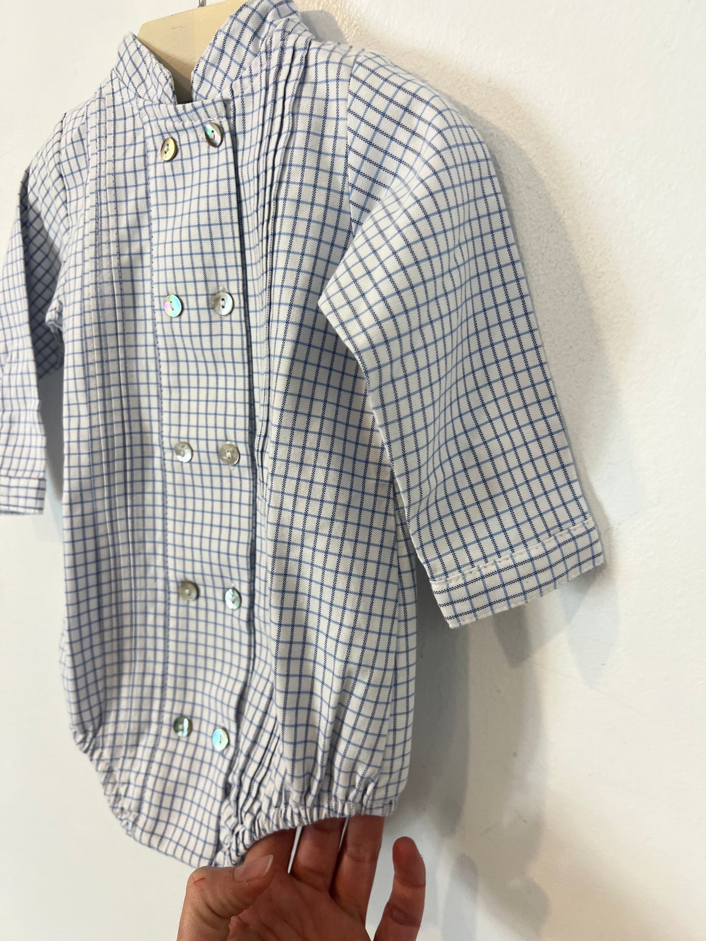 PATRICIA MENDILUCE. Ranita blanca cuadros T.6-9 meses