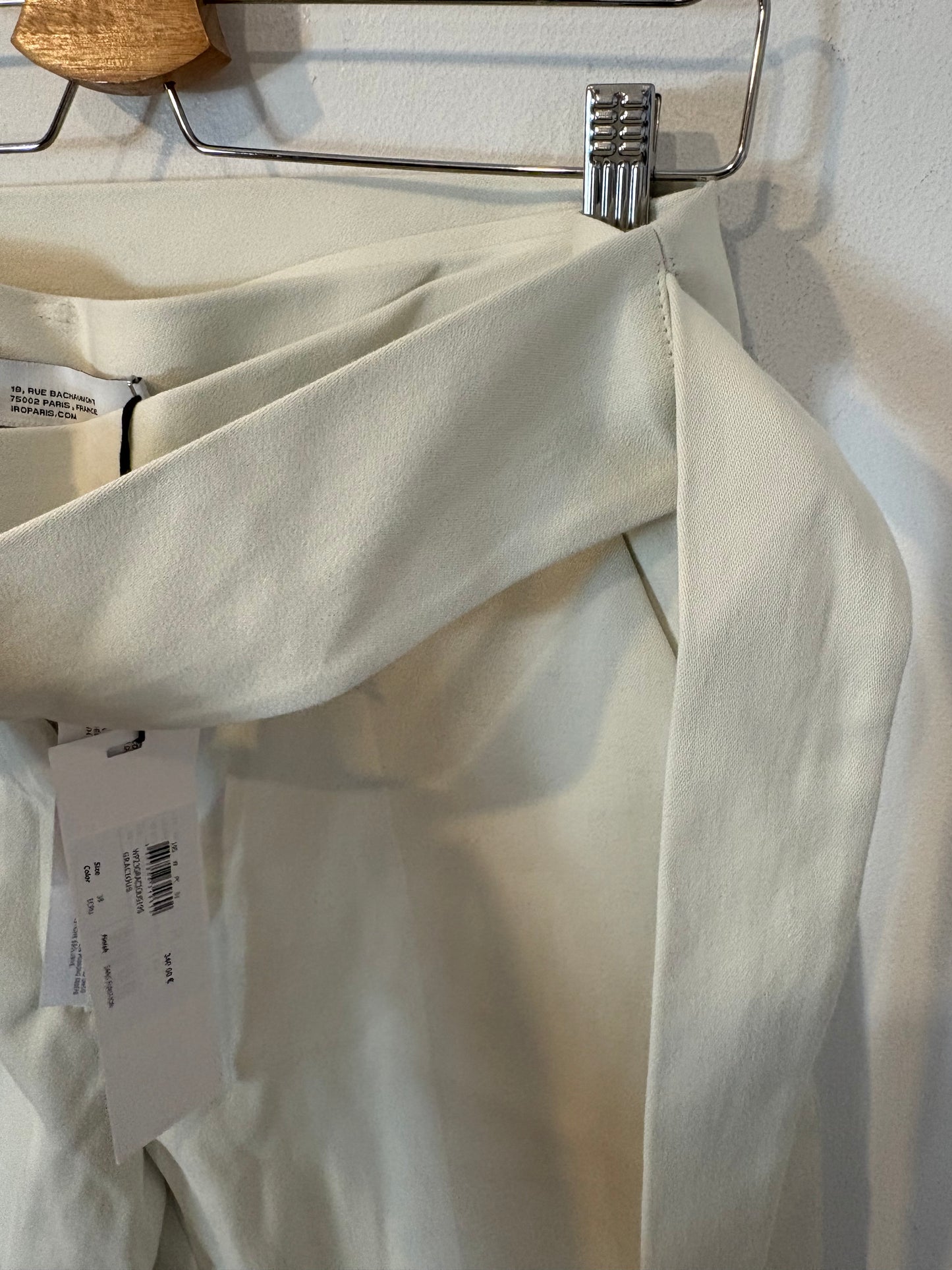 IRO. Pantalón pinzas detalle cinturón. T 38