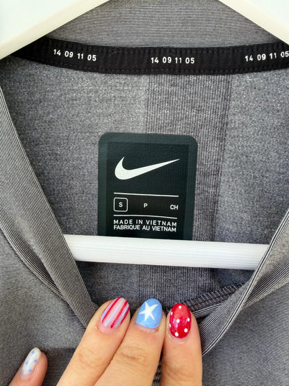 NIKE. Conjunto malla y top gris. T XS/S