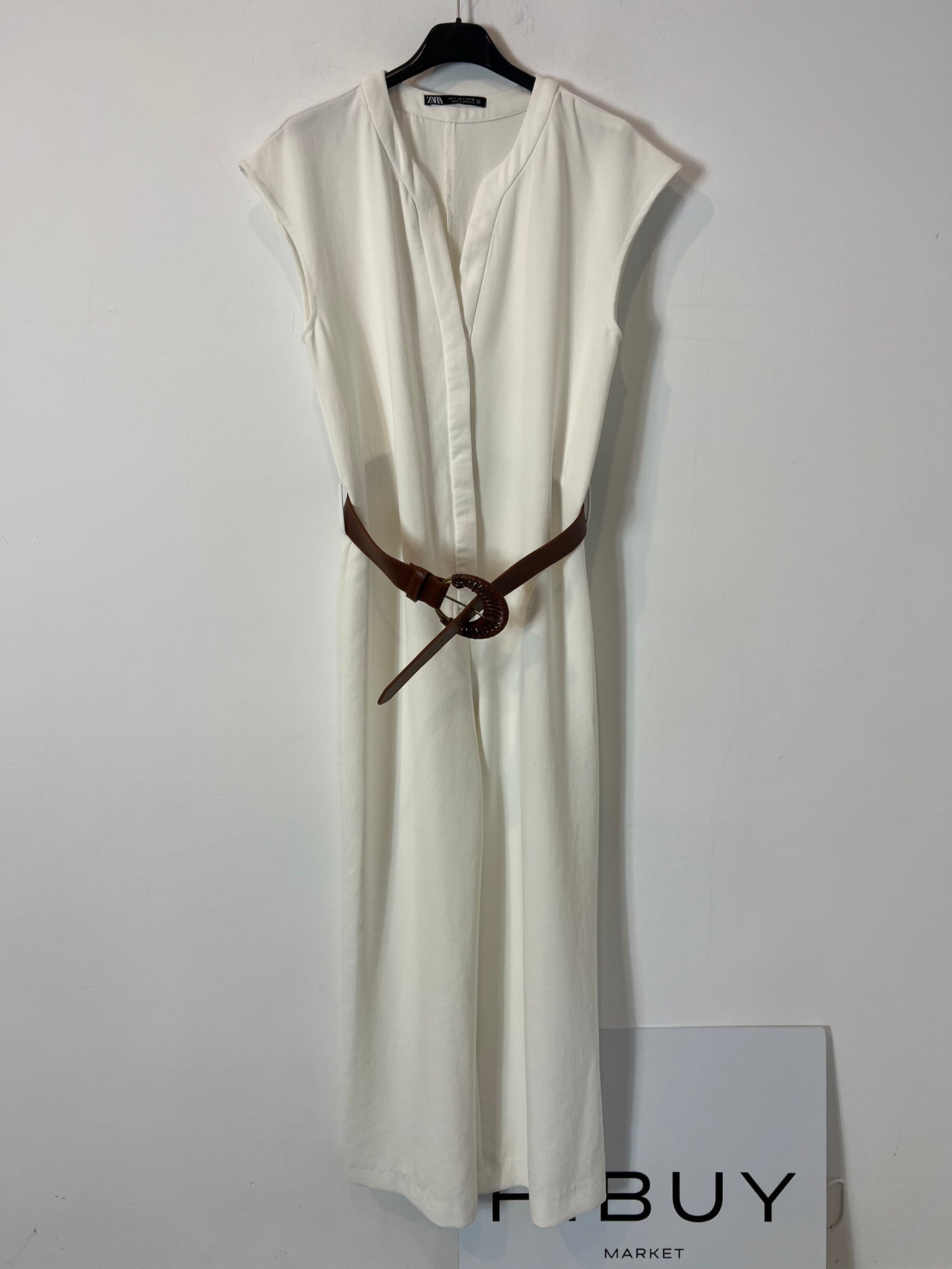 ZARA. White flowing jumpsuit with belt. TS