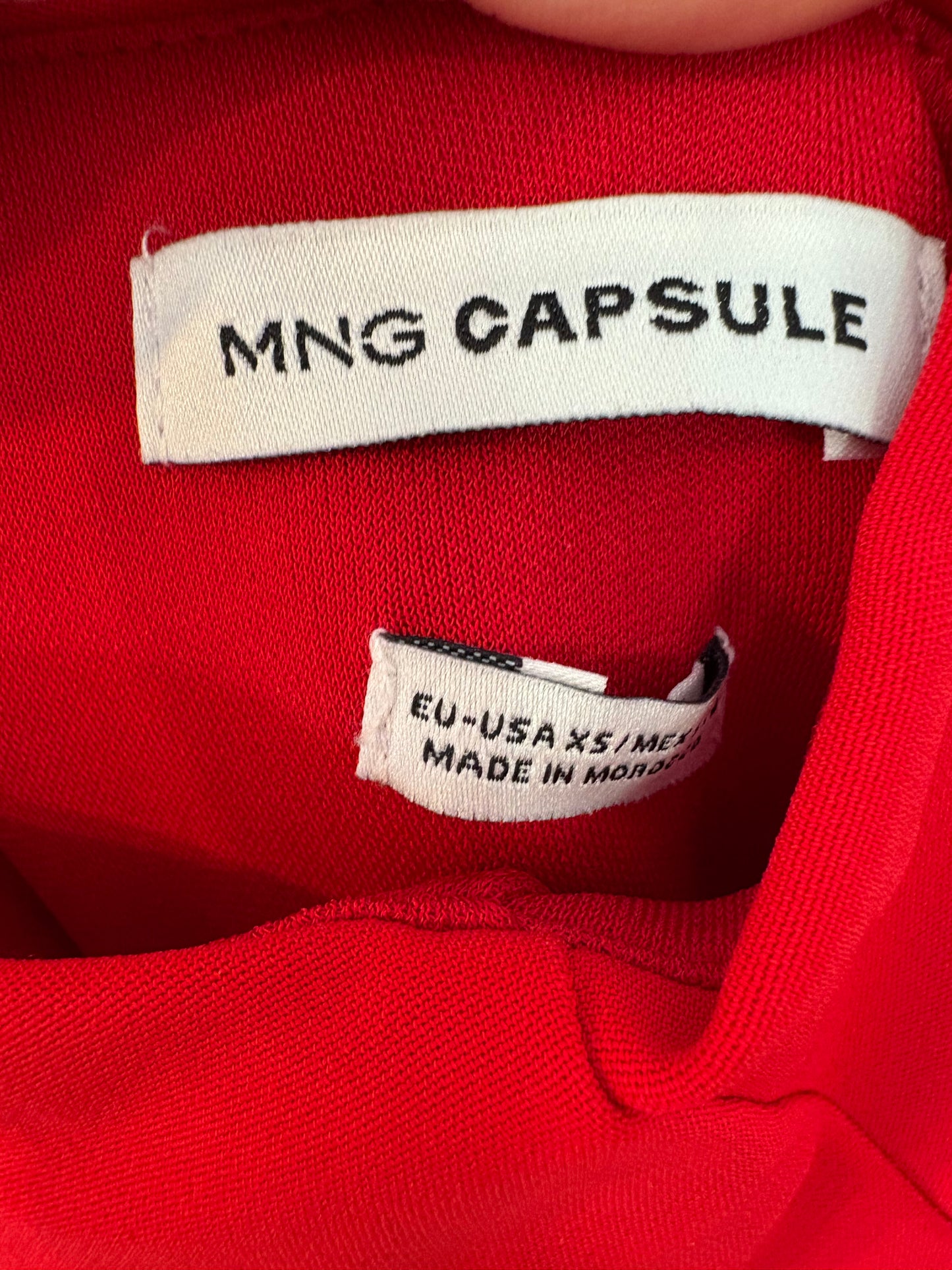 MANGO CAPSULE. Vestido rojo asimétrico
