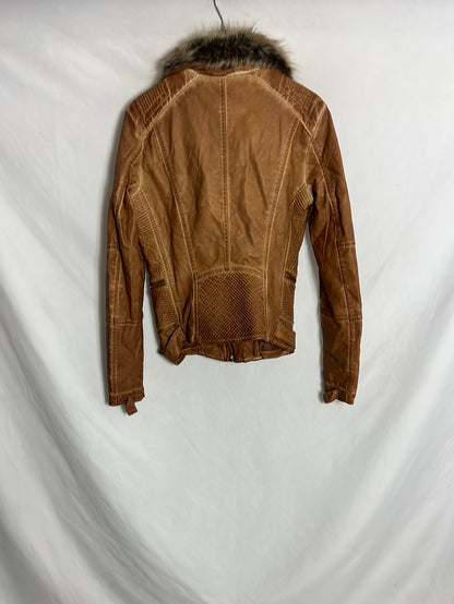 BERSHKA. Cazadora camel efecto piel. T M