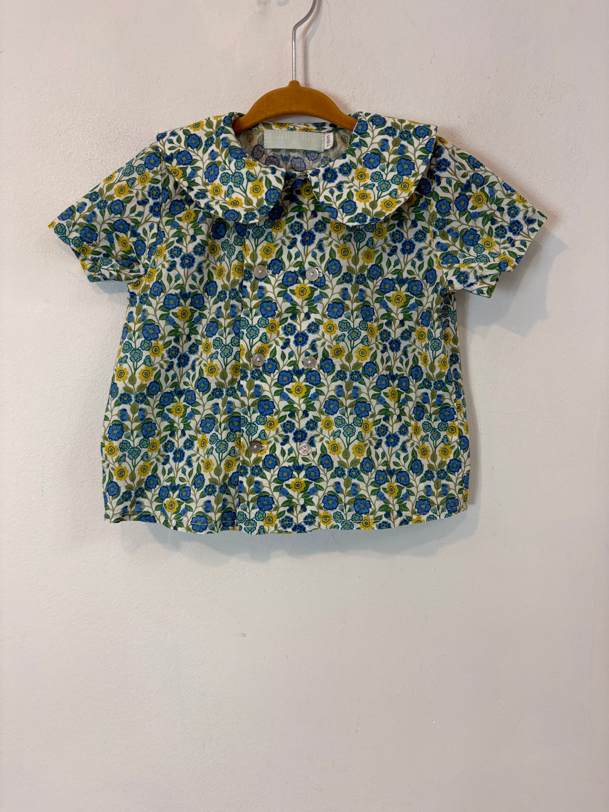 LITTEL OLIVER. Blusa flores doble botonadura. T 18 meses