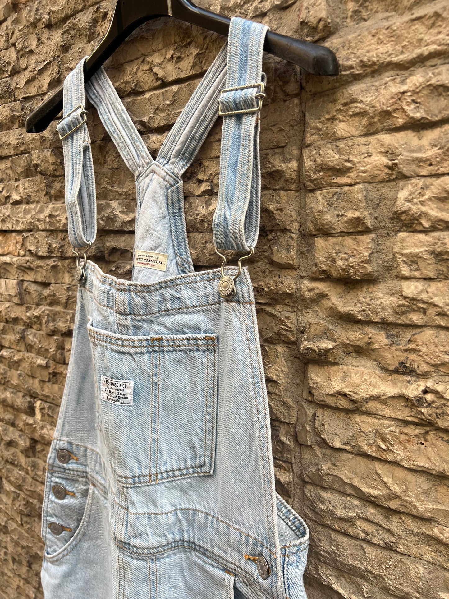 LEVI'S. Peto corto vaquero T.s