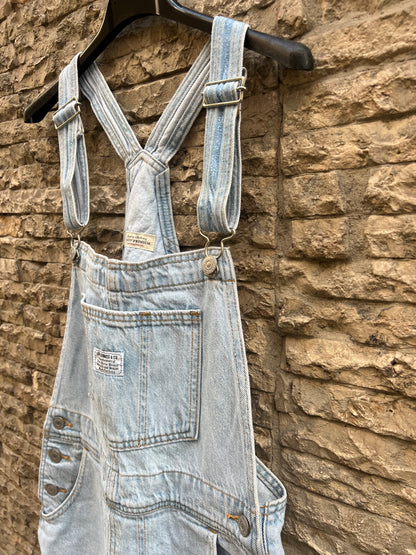 LEVI'S. Peto corto vaquero T.s