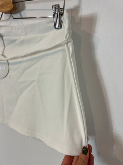 GIMAGUAS. Falda blanca corta semi elástica. T L