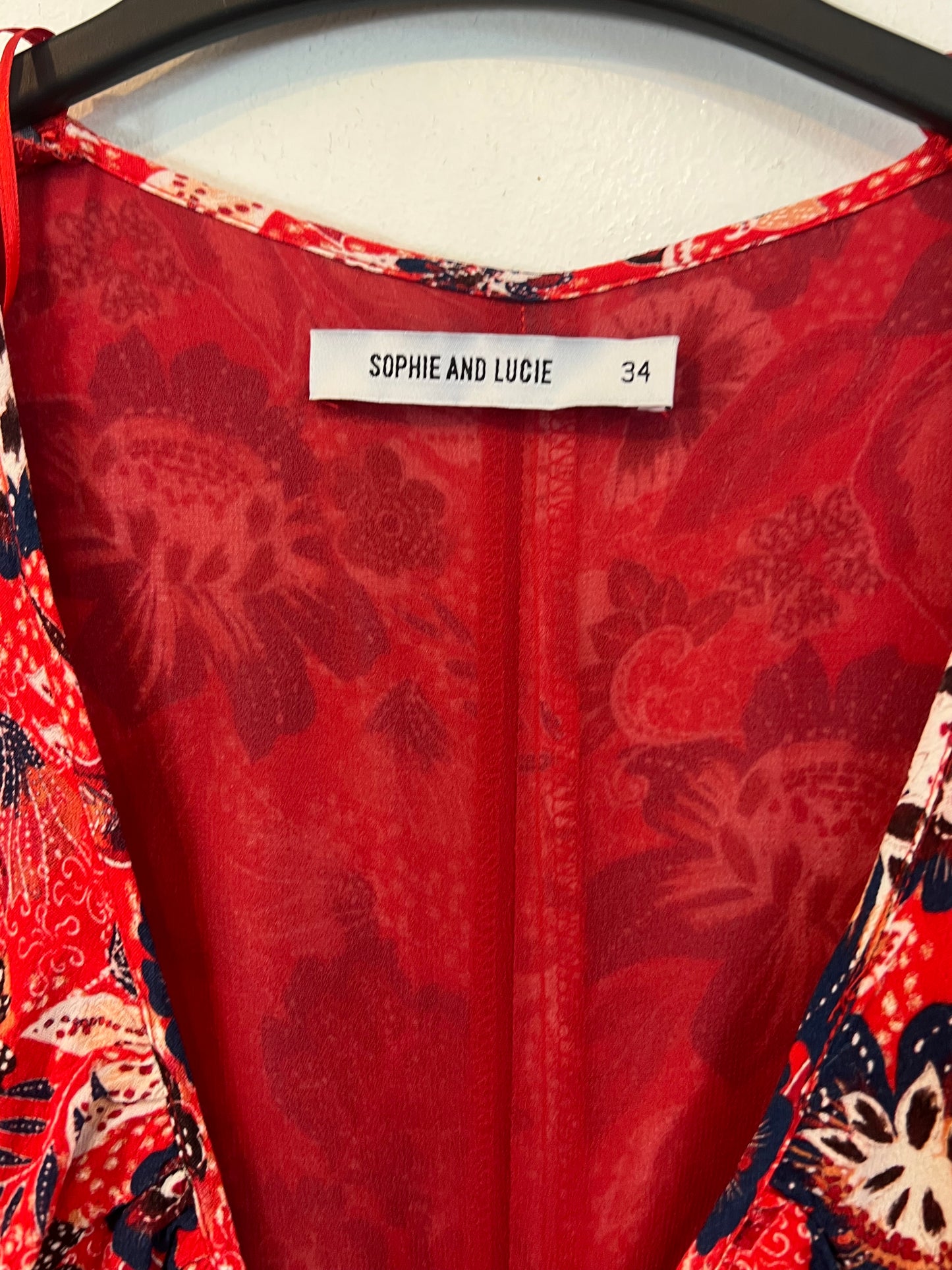 AMEÉ. Sleeveless fringed sweater S.(s)