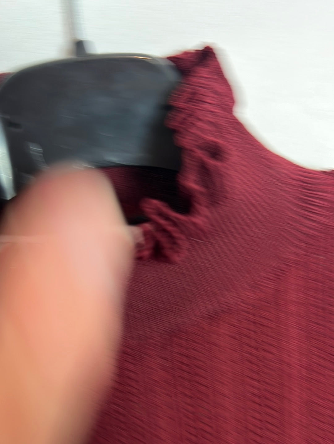 ZARA. Top burdeos troquelado T.s