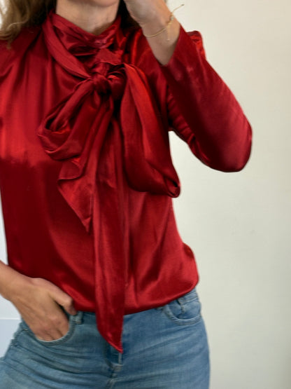 REDONDO BRAND. Blusa satinada lazada. T XS