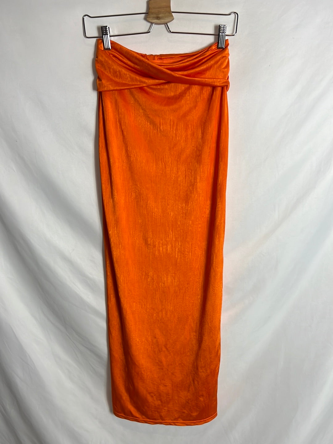 SUPERDOWN. total look naranja  T.s