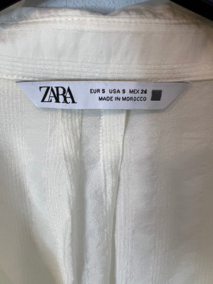 ZARA. Flowy beige Ts blouse