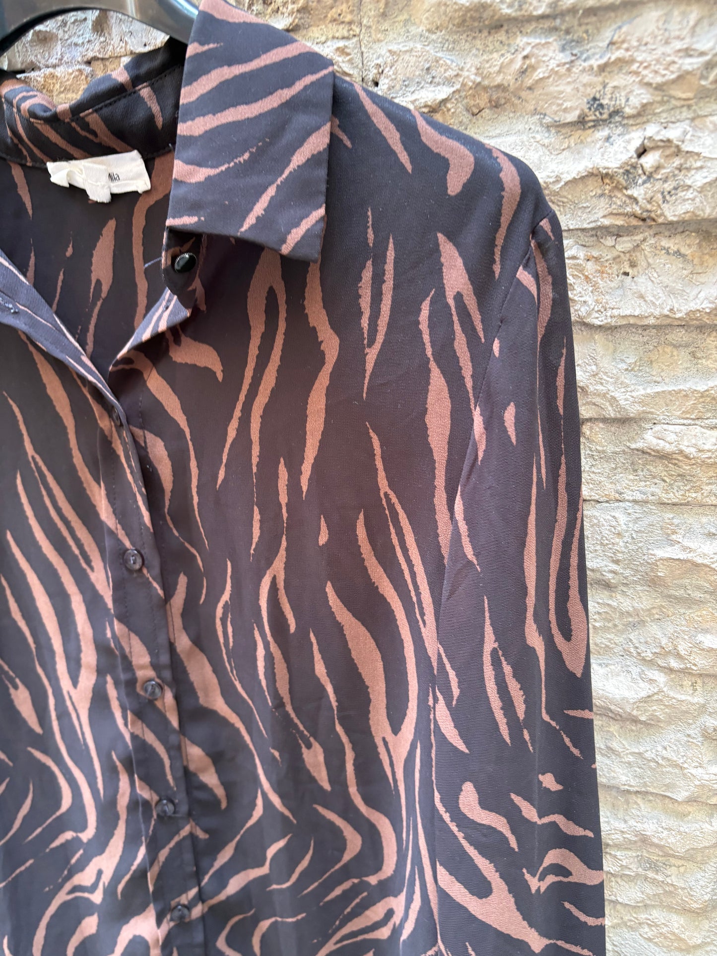 GRACE &amp; MILA. Flowy two-tone blouse. TS