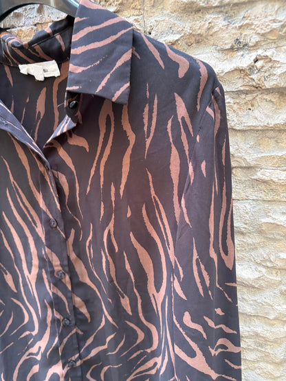 GRACE &amp; MILA. Flowy two-tone blouse. TS