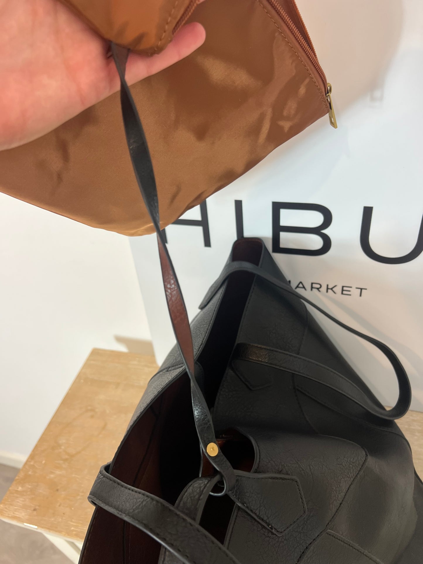 TINTORETTO. Bolso negro efecto piel