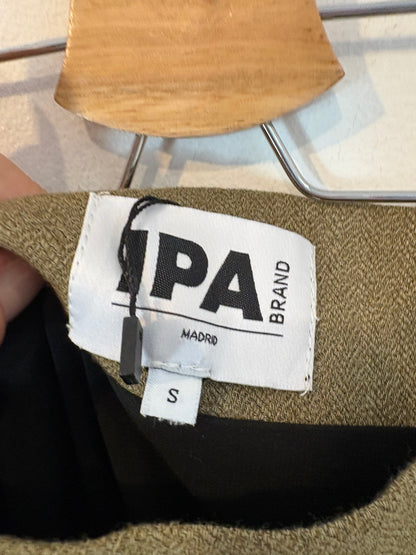 IPA Brand. Falda midi verde con lana aberturas