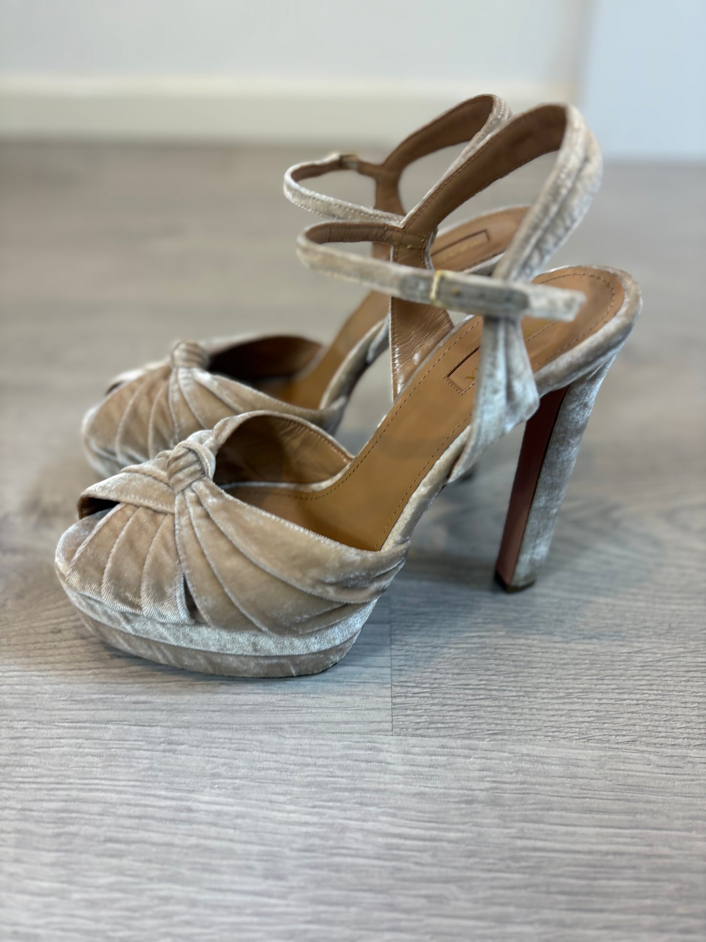 AQUAZZURA. Sandalia terciopelo cruzada. T 40