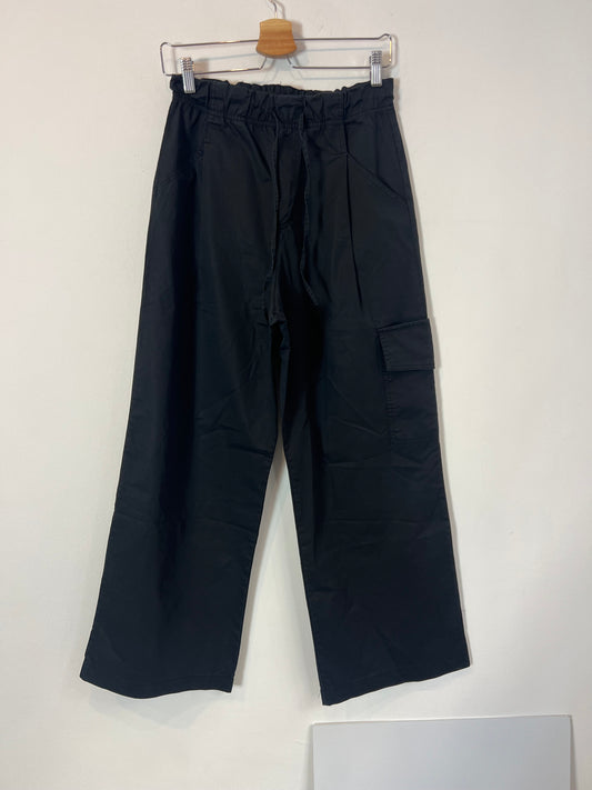 ZARA. Pantalón negro bolsillos. T XS