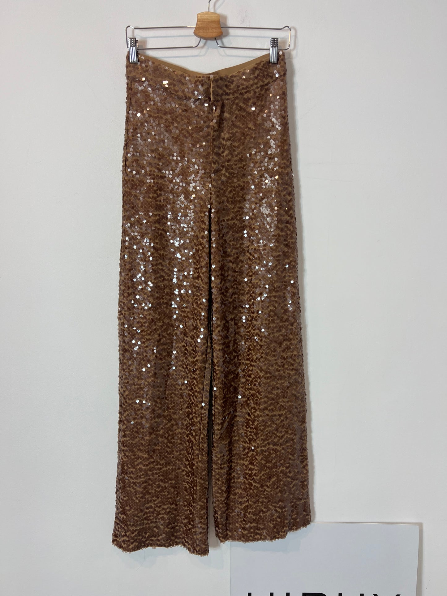 ZARA. Beige and gold sequined trousers. TS