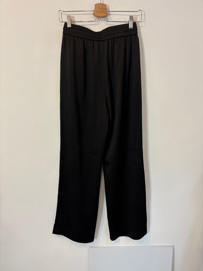 ZARA. Total look negro fluido