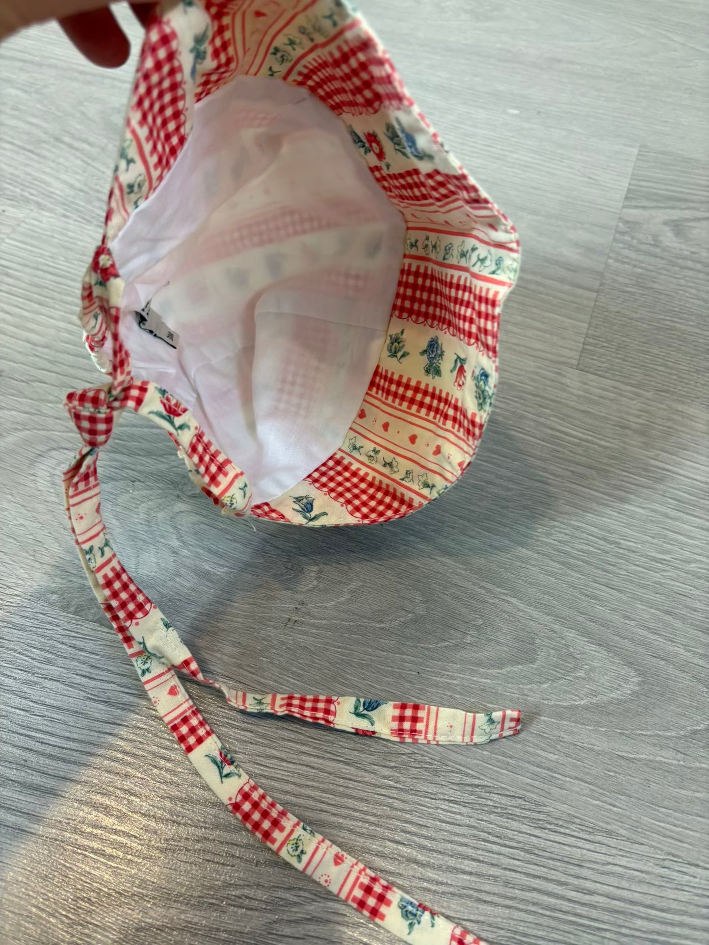OMINI. Gorro/visera flores naranjas T. 3 meses