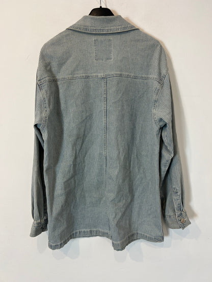 PULL&BEAR. Chaqueta rayas bolsillos. T S