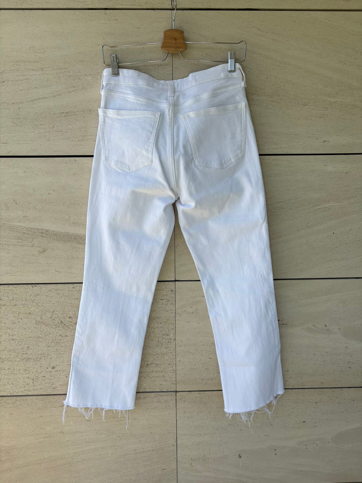 ZARA. Denim blanco semi elástico