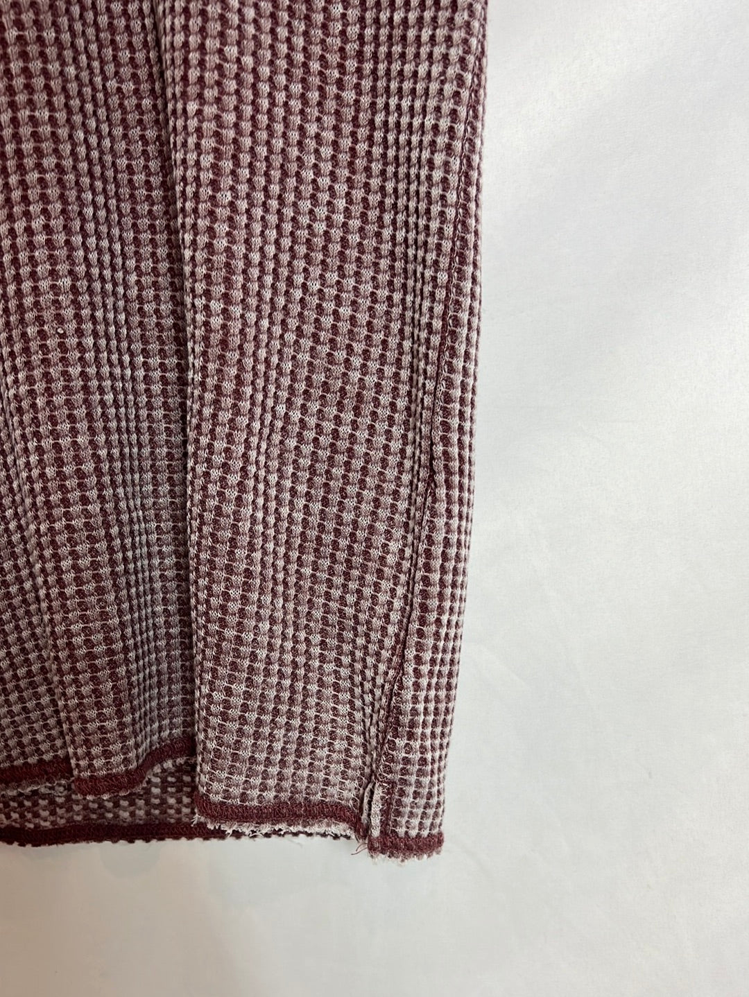 FREE PEOPLE. Textured burgundy T-shirt. TS