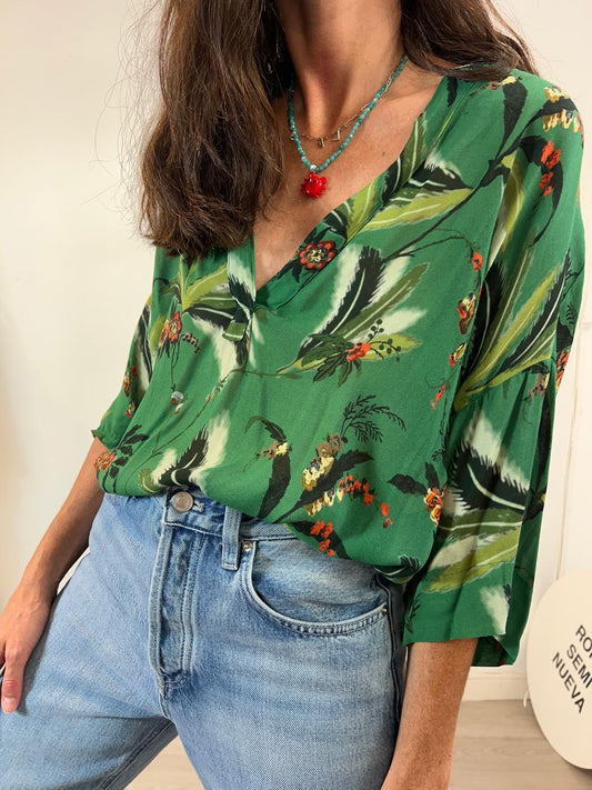 DIEGA. Blusa verde estampada