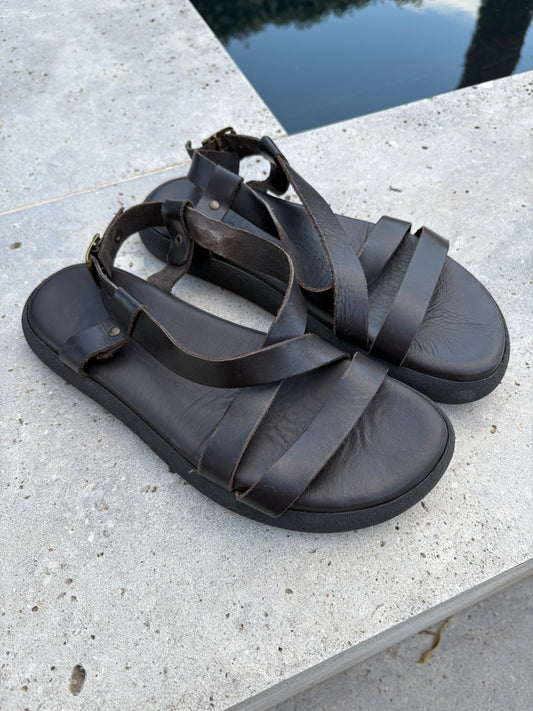 BALTEI STUDIO. Sandalias diseño cuero. T 40