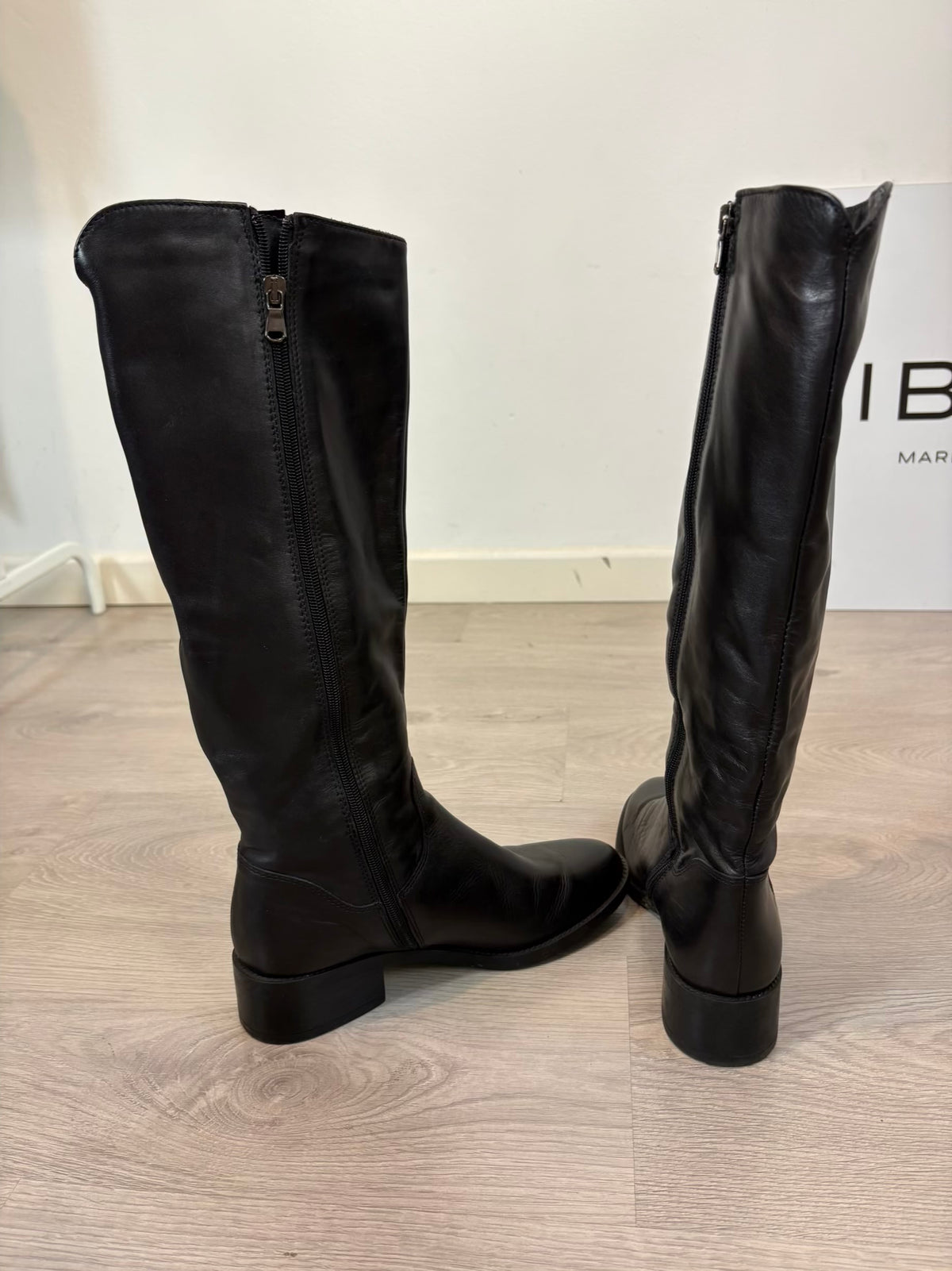 FRANCESCO BRUNELLI. Botas alas en negro. T 40