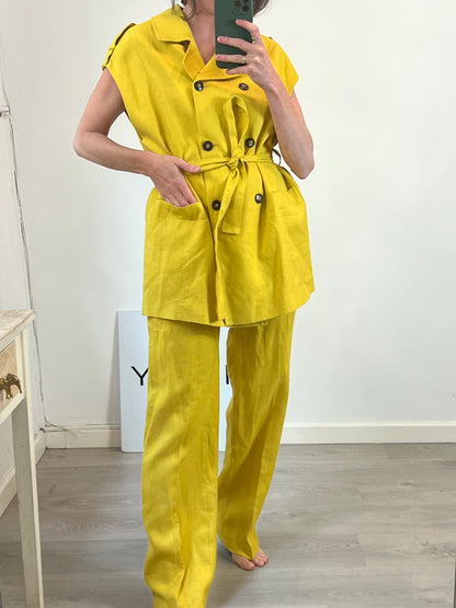 ZARA. Conjunto pantalón y chaleco lino mostaza. T S