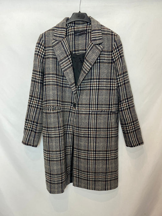 ZARA. abrigo cuadros tonos grises T.m