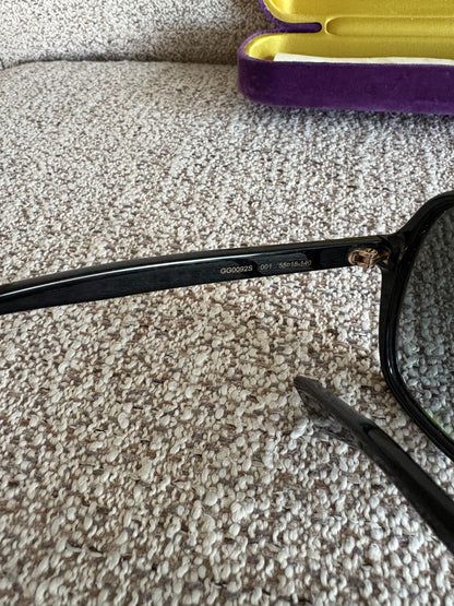 GUCCI. Gafas de sol negras