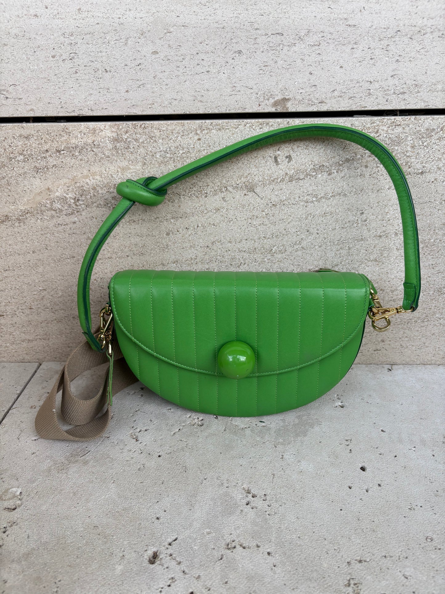 BAKARI. Bolso piel verde