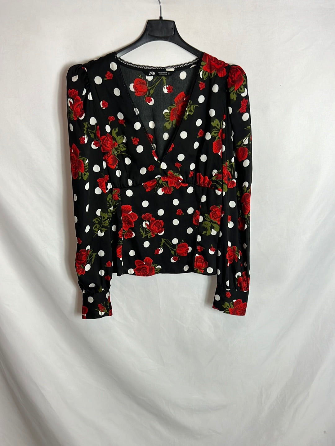 ZARA. Blusa negra lunares y flores. T S