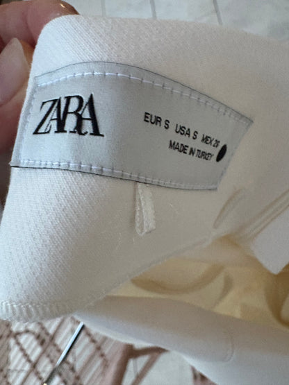 ZARA. Pantalón blanco pinzas