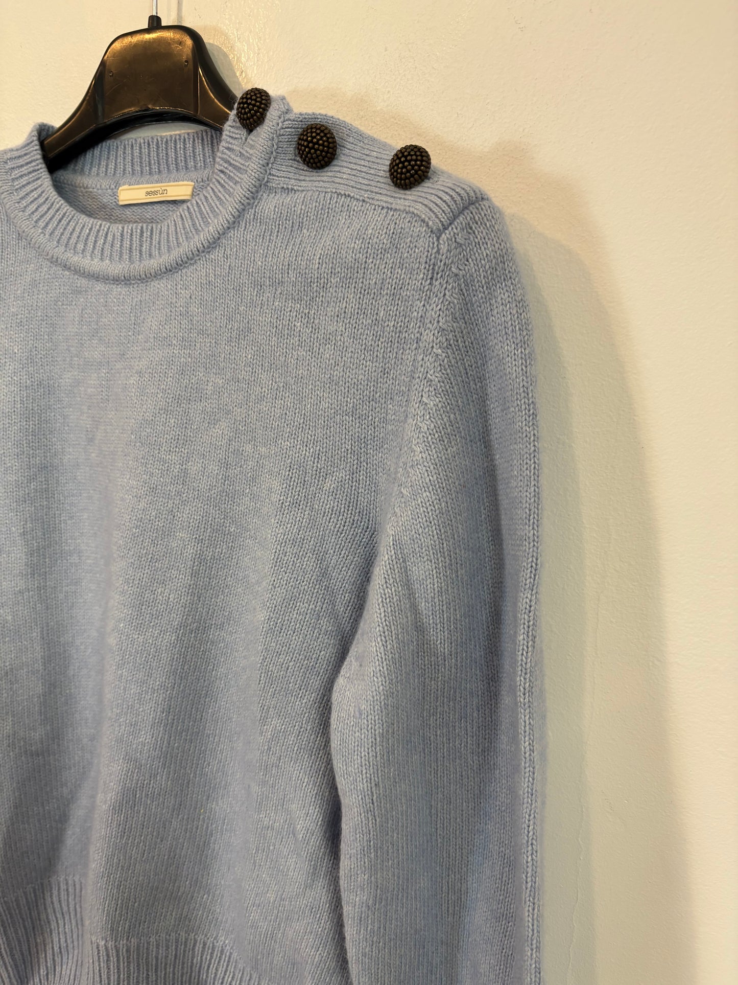 SESSÚN. Jersey azul claro lana
