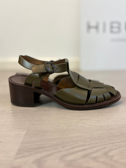 HEREU STUDIO. Sandalia piel destaponada verde. T 39