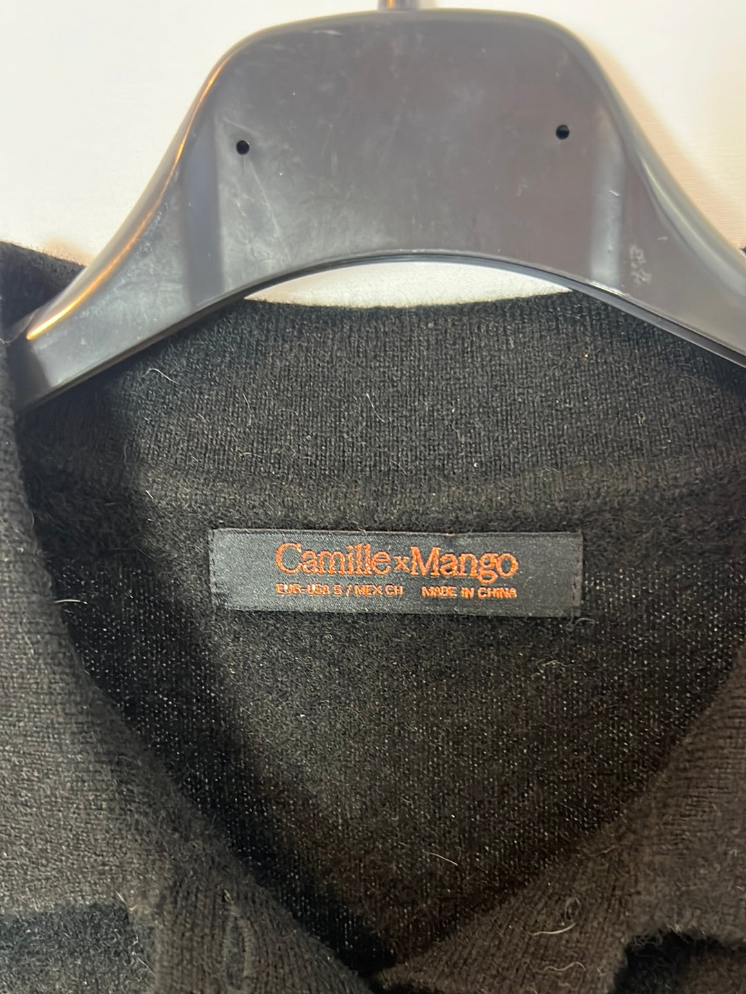 CAMILLE x MANGO. Jersey negro cashmere. T S
