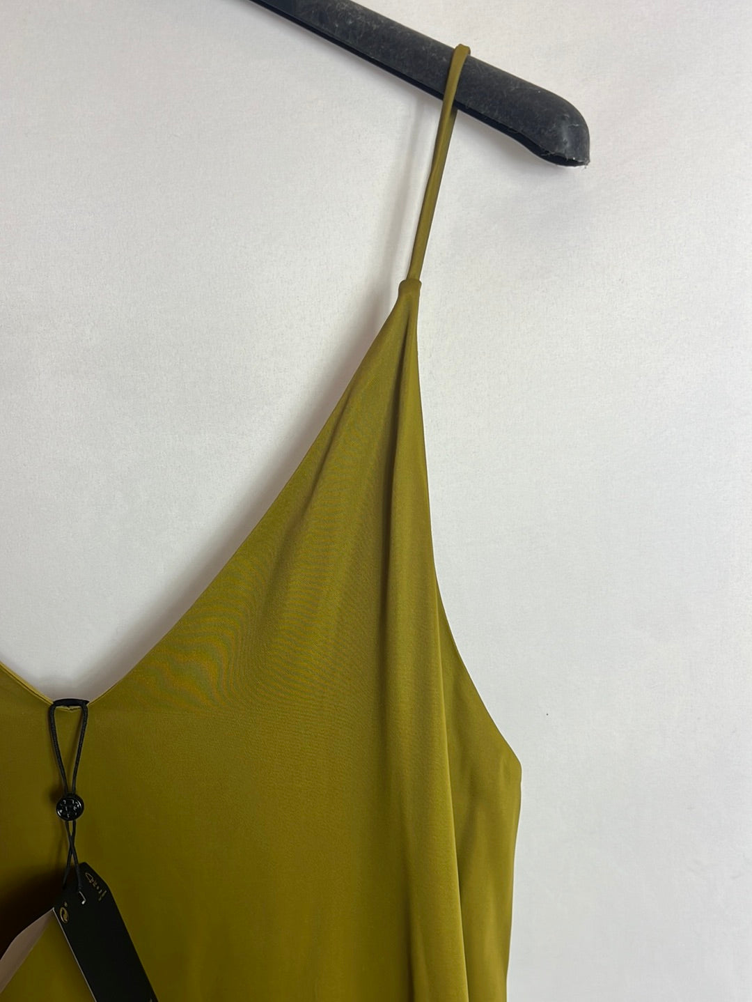 MASSIMO DUTTI. Top verde fluido. T 40