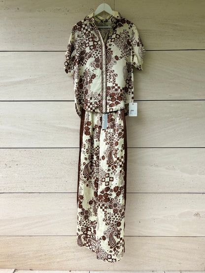 ALÉMAIS. Conjunto fluido  satinado estampado